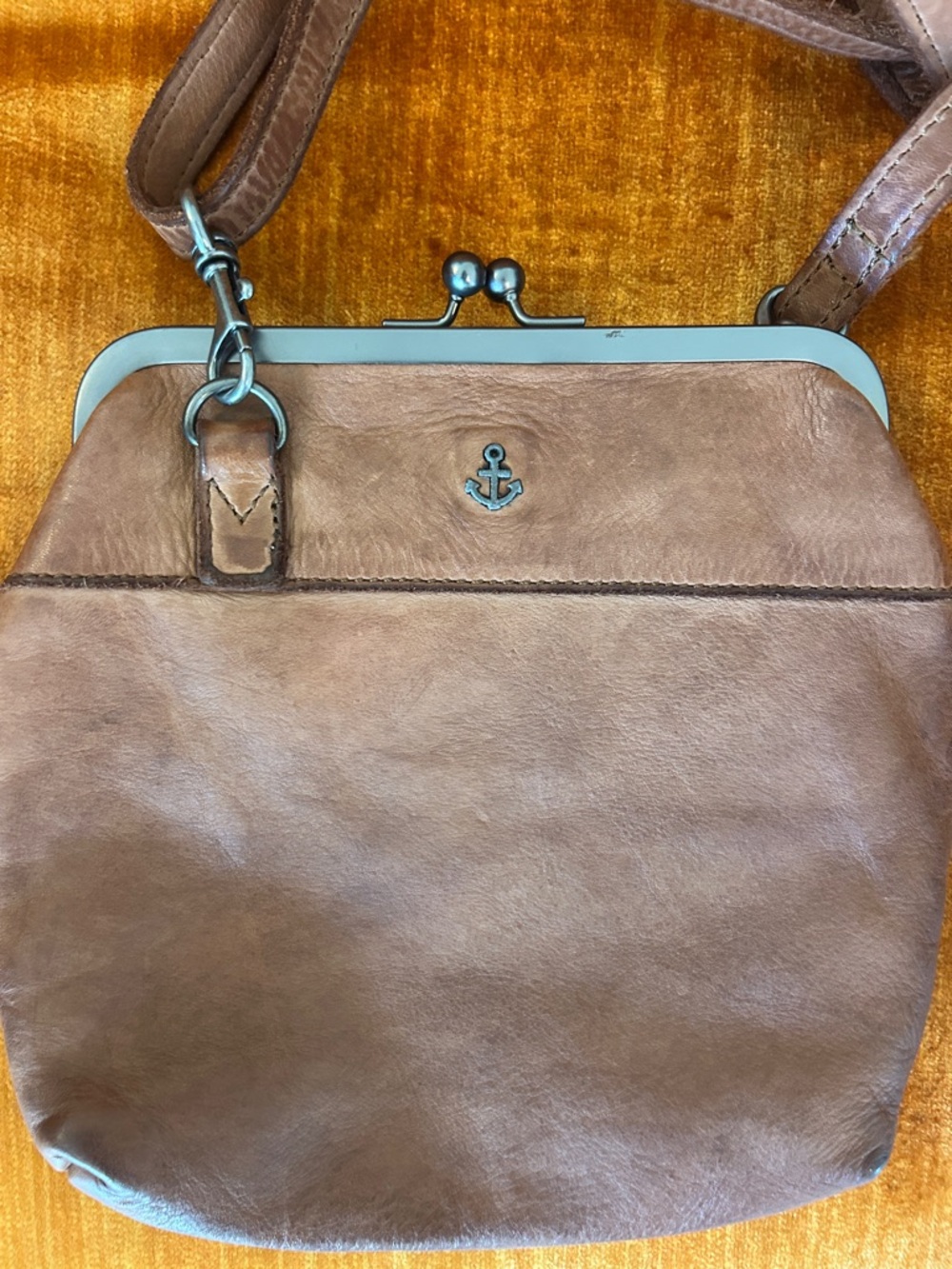 Harbour 2nd Distressed Brown Leather Crossbody Bag with Kiss Lock Closure - Picture 5 of 6